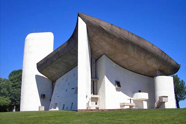ロンシャンの礼拝堂（ノートル・ダム・デュ・オー礼拝堂）ル・コルビュジエ建築｜フランス