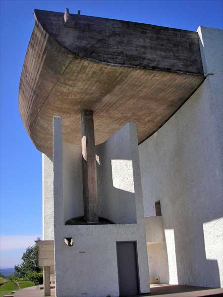 ロンシャンの礼拝堂（ノートル・ダム・デュ・オー礼拝堂）｜ル・コルビュジエ建築｜フランス